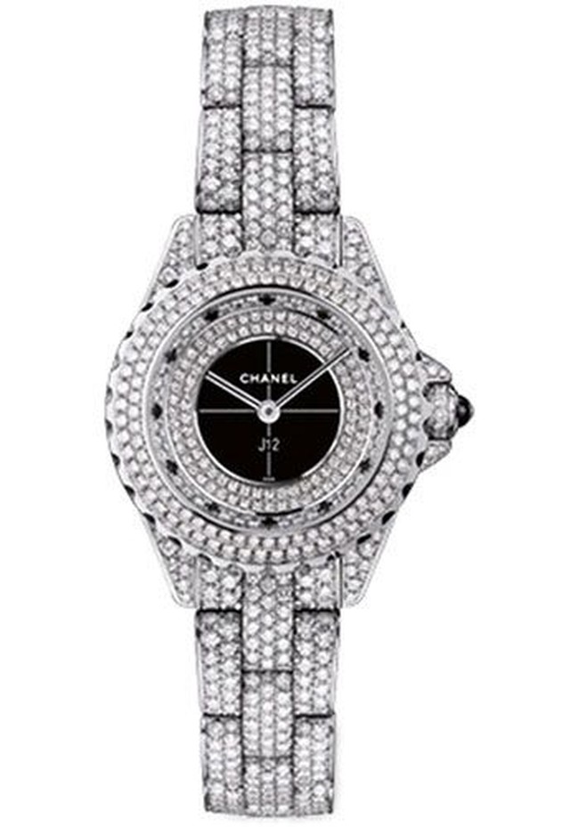 Yang satu ini merupakan jam tangan Chanel J12 Jewelry yang memiliki lebih dari seribu potongan berlian di atasnya. Terdapat 12 black diamond yang semakin memberikan kesan mewah. Harganya US$ 235 ribu atau sekitar Rp 3,1 miliar. Foto: Dok. Swiss Luxury