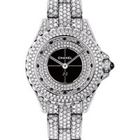 Yang satu ini merupakan jam tangan Chanel J12 Jewelry yang memiliki lebih dari seribu potongan berlian di atasnya. Terdapat 12 black diamond yang semakin memberikan kesan mewah. Harganya US$ 235 ribu atau sekitar Rp 3,1 miliar. Foto: Dok. Swiss Luxury