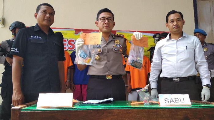 Polisi Blitar Amankan Pengedar Sabu dan Obat Keras