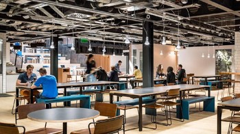 Saat santai bisa juga dipakai buat main pingpong. Foto: Design Boom