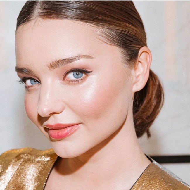 Meski menikahi bos Snapchat Evan Spiegel, Miranda Kerr rajin posting di Instagram. Wanita asal Australia tersebut kini punya 11,6 jutaan follower. Foto: Instagram