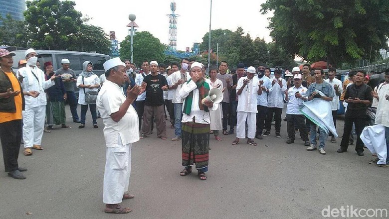 Demo di JIExpo, Massa Minta BNN Tes Urine Penonton DWP Demo di JIExpo, Massa Minta BNN Tes Urine Penonton DWP
