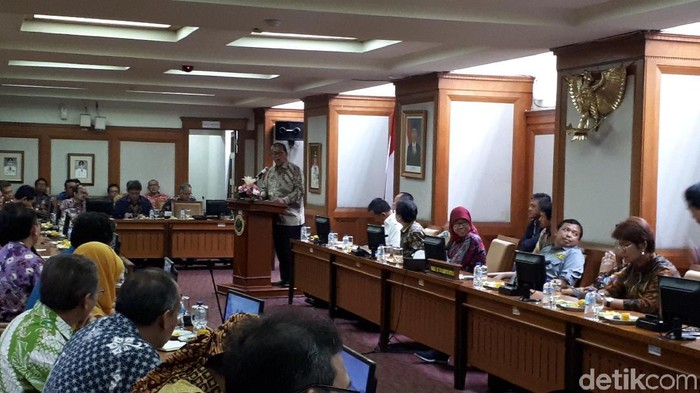 Deddy Mizwar Curhat Soal Limbah Cair di Sungai Citarum ke DPR