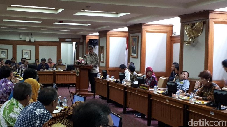 Deddy Mizwar Curhat Soal Limbah Cair di Sungai Citarum ke DPR Deddy Mizwar Curhat Soal Limbah Cair di Sungai Citarum ke DPR