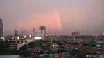 Cantiknya Pelangi Senja di Langit Timur Jakarta