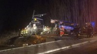 Begini penampakan mengerikannya bus sekolah yang bertabrakan dengan kereta di Prancis. Foto: internet