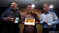 Adira Finance meluncurkan momobil.id di Jakarta, Jumat (15/12/2017). Kehadiran aplikasi ini juga karena meningkatnya pengguna internet di Indonesia. Berdasarkan data yang dirilis oleh Kepios dan Statista, penetrasi internet telah meningkat sebesar 50 persen per September 2017 dengan pencapaian jumlah pengguna aktif yaitu lebih dari 104 juta pengguna.