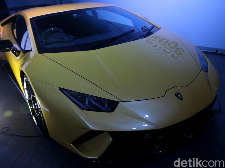 Dua Mobil Super Mahal Meluncur di Jakarta