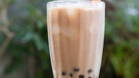 Ini Milk Tea gaya Taiwan, campuran teh hitam dan susu yang diberi pearl atau mutiara dari kanji yang kenyal-kenyal manis.Foto: Istimewa