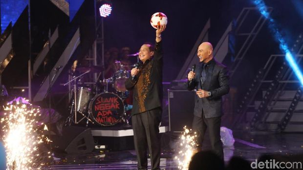Chairul Tanjung dan Deddy Corbuzier di Hut Transmedia 16