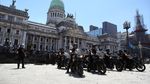 Chaos dan Semburan Air Kuning di Balik Gagalnya Sidang DPR Argentina