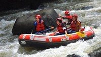 Sukabumi terkenal dengan aliran air sungainya, satu diantaranya Sungai Citarik. Sungai ini biasa digunakan sebagai arena rafting (@Rina Rahma/dTraveler)