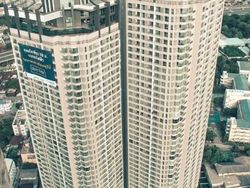 Aksi Menantang Maut Rooftopper Lokal di Gedung Tertinggi Jakarta