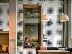 Ketika Bekas Gudang Disulap Jadi Kantor Super Keren