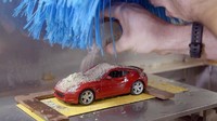 Di Pusat Teknikal Nissan di Michigan, Amerika Serikat, ada sebuah alat cuci mobil robotik yang ukurannya kecil, seukuran mesin pembuatan jagung berondong (popcorn). Foto: Pool (Nissan)