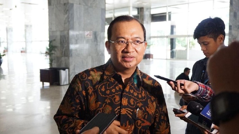 Jokowi Sebut Jas Pakaian Orang Amerika, BPN: Cara Berpikir Kolonial Jokowi Sebut Jas Pakaian Orang Amerika, BPN: Cara Berpikir Kolonial