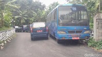 Ada mobil-mobil operasional yang sudah tua-tua. Ada puluhan mobil yang mungkin sesuai dengan aturan berlaku harus dilelang, ya dilelanglah, ujar Fadli.