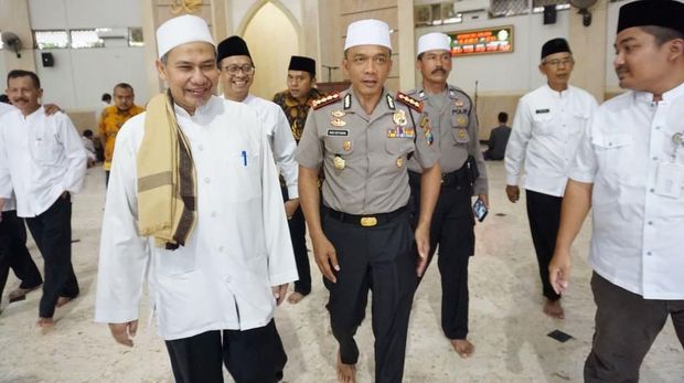 Safari Kamtibmas, Cara Kombes Rudi Sapa  Warga Surabaya