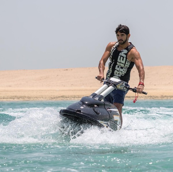 Nama lengkapnya Sheikh Hamdan bin Mohammed bin Rashid Al Maktoum, putra kedua dari Sheikh Mohammed bin Rashid Al Maktoum. (faz3/Instagram) Nama lengkapnya Sheikh Hamdan bin Mohammed bin Rashid Al Maktoum, putra kedua dari Sheikh Mohammed bin Rashid Al Maktoum. (faz3/Instagram)