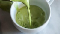 Matcha, bubuk teh hijau dikocok dengan susu segar sehingga rasanya creamy dengan aroma wangi matcha. Sedap!Foto: Istimewa