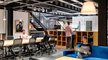 Kerja pun tetap serius tapi santai. Foto: Design Boom