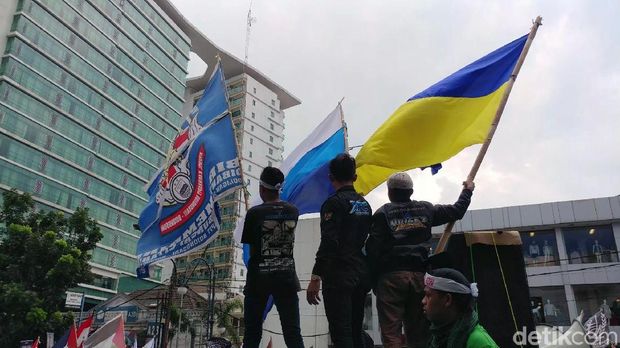 Saat Dirigen Viking Ajak Massa Selawat di Aksi Bela Palestina