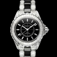 Salah satu ciri khas jam tangan Chanel J12 seperti yang dipakai Deisti adalah material keramik yang digunakan pada bagian strap atau tali. Chanel menggunakan material keramik yang membuat jam terlihat mewah dan elegan. Seperti jam tangan Chanel model J12 Haute Joaillerie ini harganya 500 ribu euro atau sekitar Rp 7,9 miliar. (Dok. MyWatch Site)