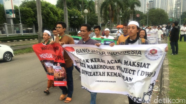 DWP Digelar, Massa Pro dan Kontra Berhadapan di JIExpo DWP Digelar, Massa Pro dan Kontra Berhadapan di JIExpo