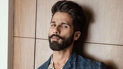 Foto: Pesona Shahid Kapoor, Aktor Bollywood Juga Pria Asia Terseksi 2017