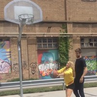 Di waktu senggang, Shakira dan Gerard senang mengisinya dengan kegiatan olahraga, seperti basket. Romantis ya? (Foto: Instagram/@shakira)