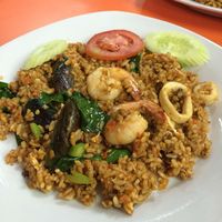 Jelang Akhir Pekan Enaknya Makan Nasgor Tom Yam yang Pedas 