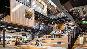 Maka Airbnb menamai kantor ini sebagai The Warehouse. Foto: Design Boom