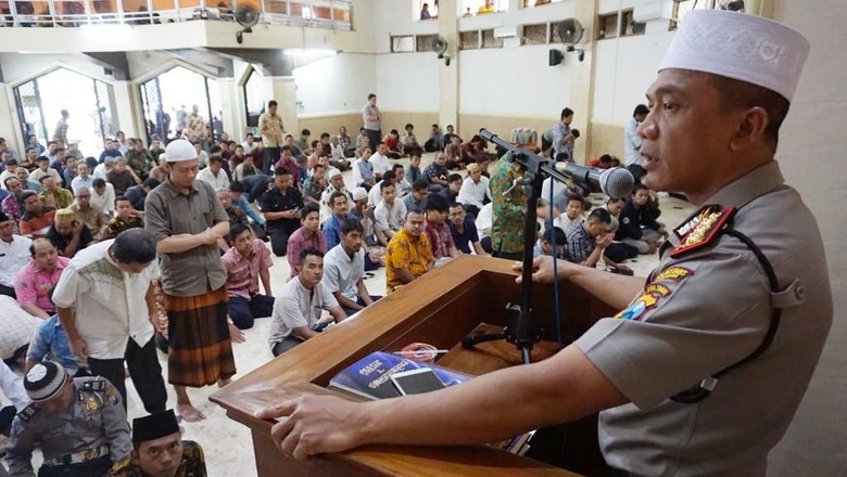 Safari Kamtibmas, Cara Kombes Rudi Sapa Warga Surabaya Safari Kamtibmas, Cara Kombes Rudi Sapa Warga Surabaya