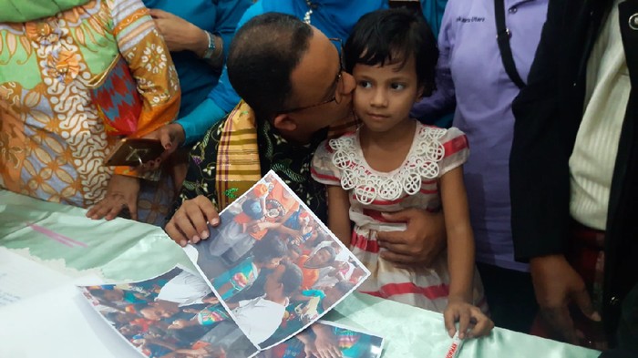 Momen Anies Bertemu Lagi Bocah Natasha yang Cium Keningnya di Ancol