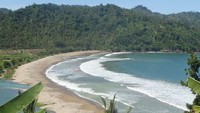 Foto: Pantai-pantai di kawasan Malang Selatan berhadapan langsung dengan Samudera Hindia, cocok untuk para penggila surfing. Ombaknya besar dan menantang untuk ditaklukkan. (dok. istimewa)