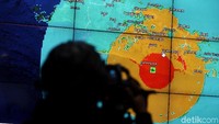 Sebanyak 208 rumah mengalami rusak berat akibat gempa 6,9 SR yang terpusat di Tasikmalaya, Jawa Barat (Jabar).