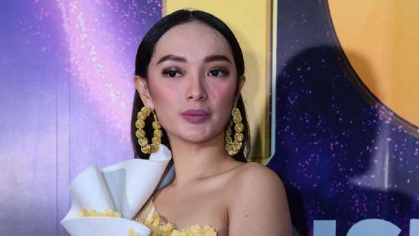 Lenggak-lenggok Zaskia Gotik Lenggak-lenggok Zaskia Gotik