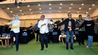 Sebelumnya mereka menari bersama. Pool/BPJS TK.