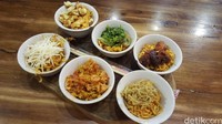 Di Sosmed Cafe, Sumatera Utara ada Mie Tuyul nih. Mienya disajikan dalam mangkuk ukuran kecil. Mau coba? Foto: Istimewa