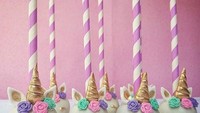  Nah, kreasi popcakes yang satu ini bisa Anda jadikan inspirasi membuat popcakes sendiri di rumah. Terlihat lucu dan elegan. Foto: Istimewa