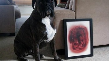 Bagaimana menurut Anda, hasil karya lukisan dari darah? (Foto: Rev Mayers)