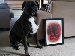 Gila Tapi Keren, Seniman Gunakan Darahnya Untuk Melukis