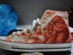 Gila Tapi Keren, Seniman Gunakan Darahnya Untuk Melukis