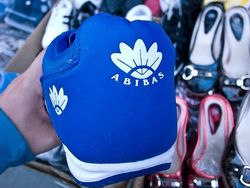Hanya di China, Merek Teknologi Terkenal Dunia Diplesetkan