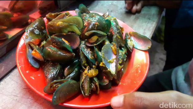 Kerang dan Kepiting Murah di Kedai 'Nok Evita Mengejar Badai'