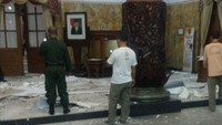Plafon Pendopo Kabupaten Cilacap juga ambrol akibat guncangan gempa 6,9 SR yang terjadi di Tasikmalaya. (Foto: Dok. Twitter Kapusdatin Humas BNPB Sutopo Purwo Nugroho‏)