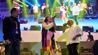 Menteri Tenaga Kerja Hanif Dhakiri bernyanyi bersama Direktur Utama BPJS Ketenagakerjaan Agus Susanto dan Penyanyi Via Vallen. Pool/BPJS TK.