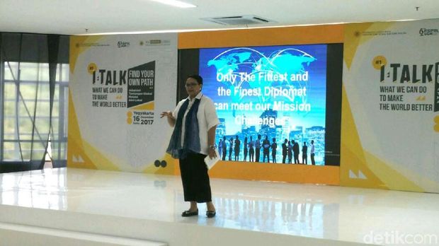 menlu Retno di Fisipol UGM