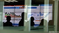 Gempa 6,9 SR yang terpusat di Tasikmalaya terjadi pada Jumat malam pukul 23.47 WIB. Getaran gempa dirasakan hingga wilayah Jawa Timur. BMKG juga sempat mengeluarkan peringatan dini tsunami. Namun 2 jam setelah gempa, peringatan itu resmi diakhiri.