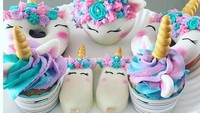Cakepops, donat, dan cupcakes ini lebih terlihat ceria dengan paduan warna ungu, pink, dan cyan. Sayang jika dimakan, ya! Foto: Istimewa